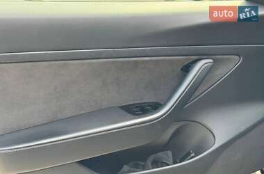 Седан Tesla Model 3 2020 в 
