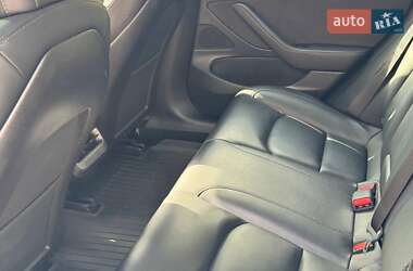 Седан Tesla Model 3 2020 в 