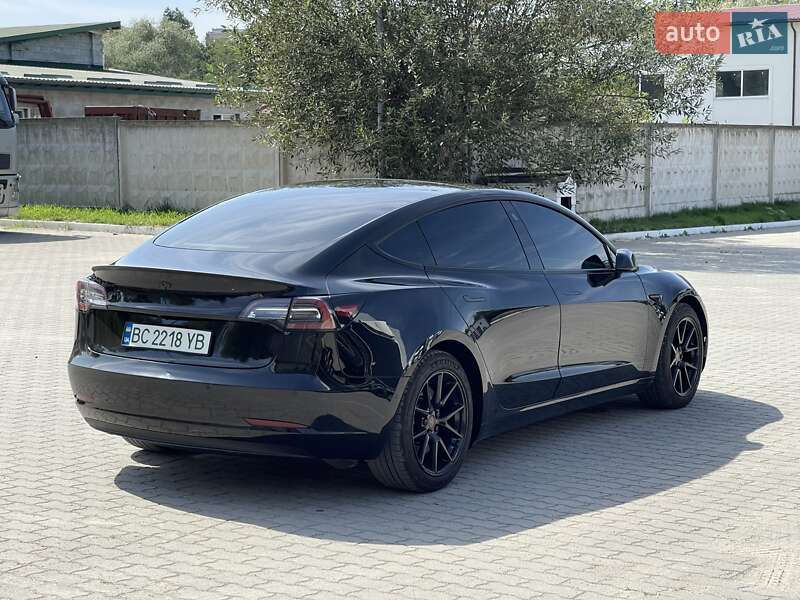 Седан Tesla Model 3 2021 в Львове