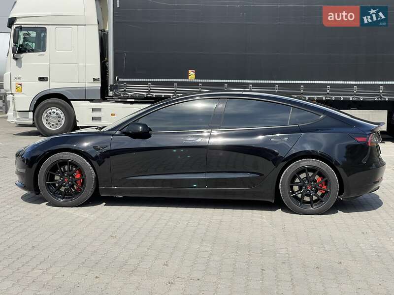 Седан Tesla Model 3 2021 в Львове