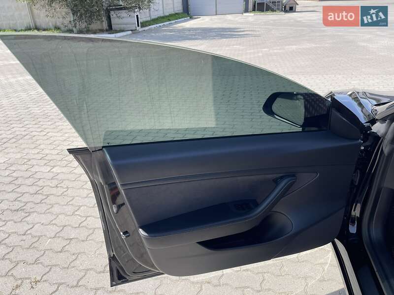 Седан Tesla Model 3 2021 в Львове