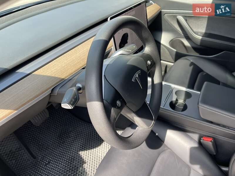 Седан Tesla Model 3 2021 в Львове