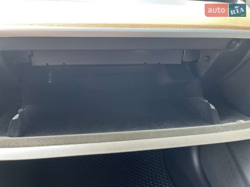 Седан Tesla Model 3 2021 в Львове