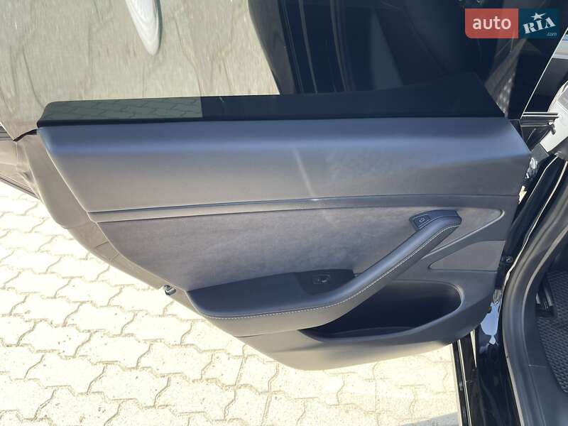Седан Tesla Model 3 2021 в Львове