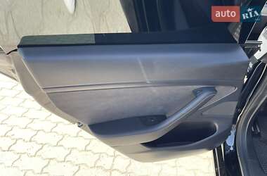 Седан Tesla Model 3 2021 в 