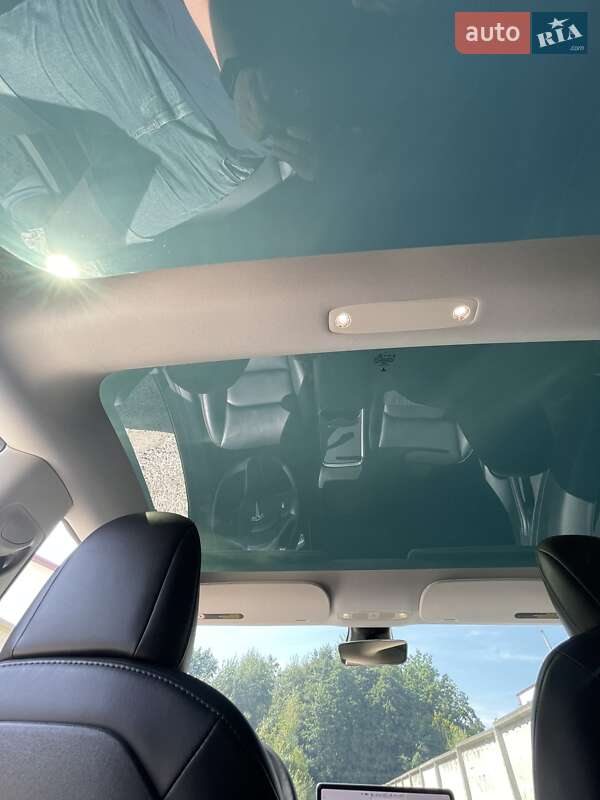 Седан Tesla Model 3 2021 в Львове