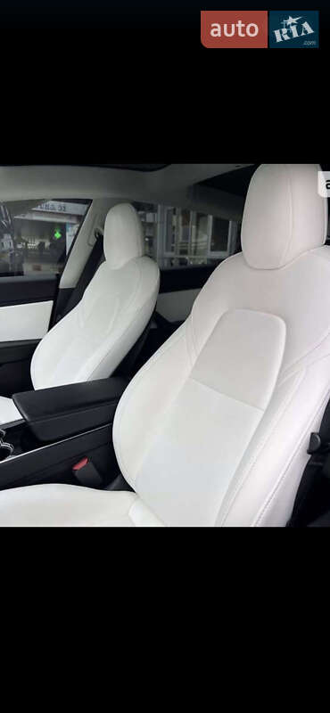 Седан Tesla Model 3 2019 в Львові