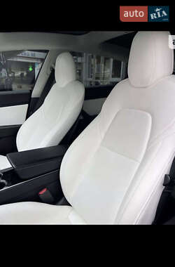 Седан Tesla Model 3 2019 в 