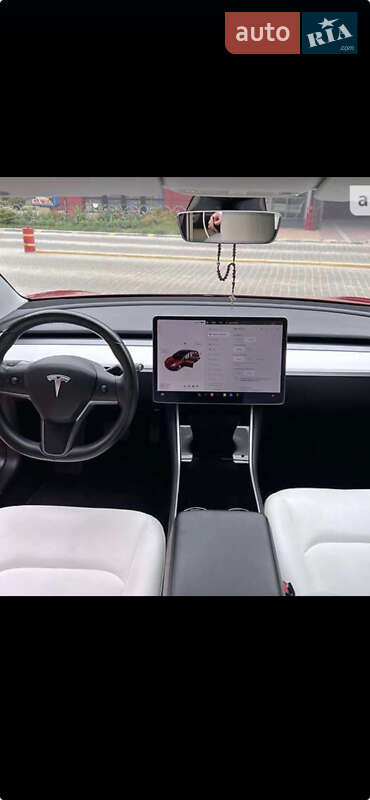 Седан Tesla Model 3 2019 в Львові