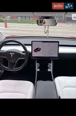 Седан Tesla Model 3 2019 в 
