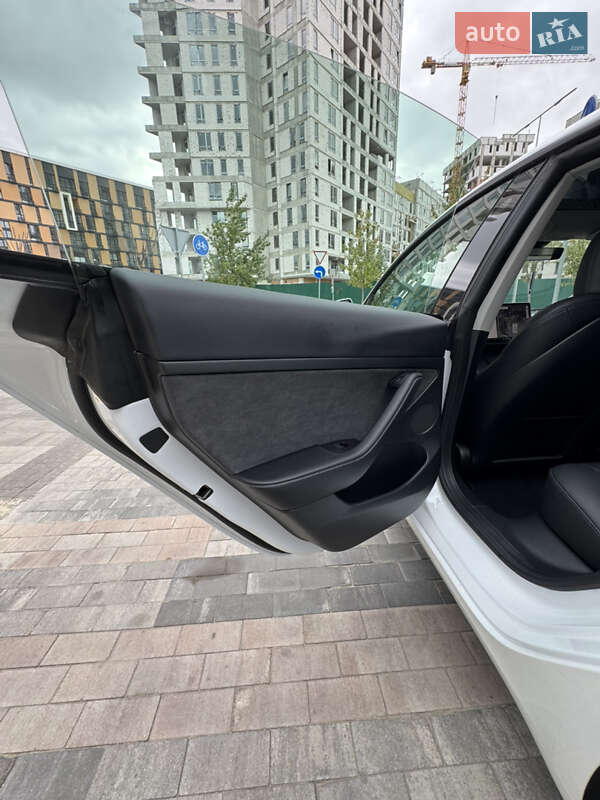 Седан Tesla Model 3 2023 в Киеве