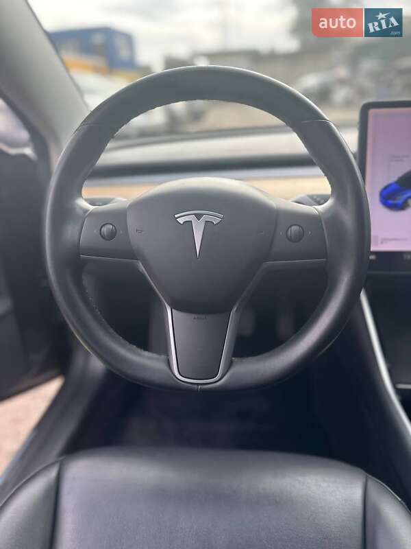 Седан Tesla Model 3 2019 в Києві