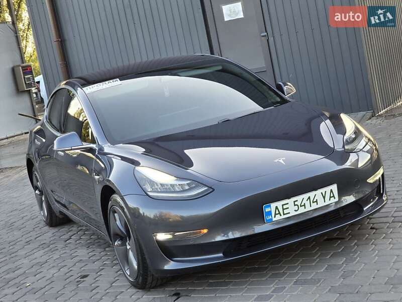 Седан Tesla Model 3 2019 в Першотравенске