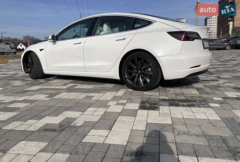 Седан Tesla Model 3 2019 в Білій Церкві
