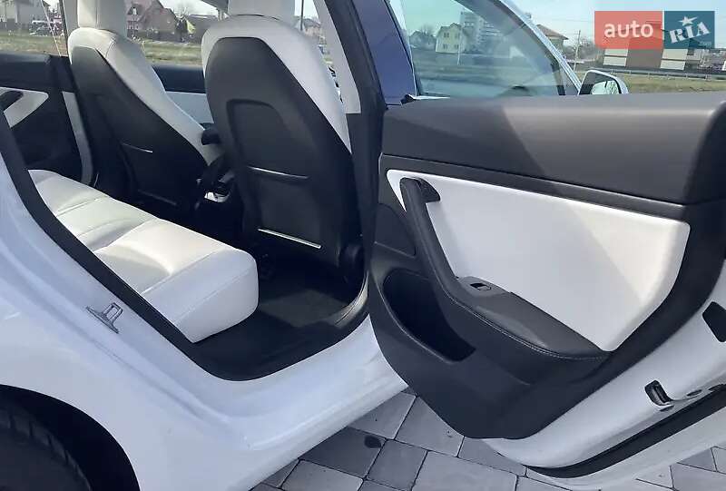 Седан Tesla Model 3 2019 в Білій Церкві