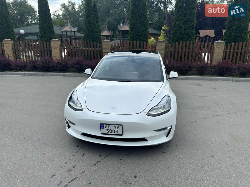 Седан Tesla Model 3 2021 в Днепре