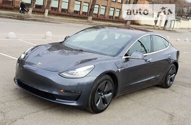 Седан Tesla Model 3 2018 в Киеве