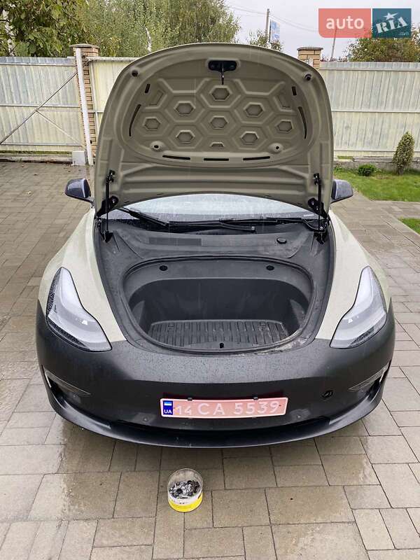 Седан Tesla Model 3 2023 в Києві