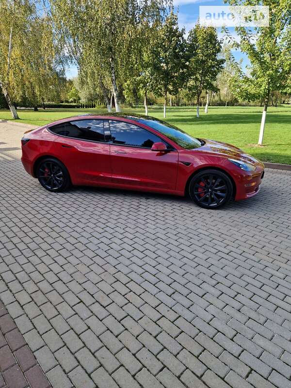 Седан Tesla Model 3 2021 в Рівному