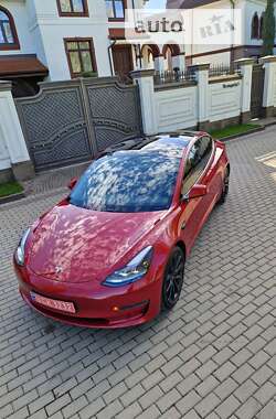 Седан Tesla Model 3 2021 в 