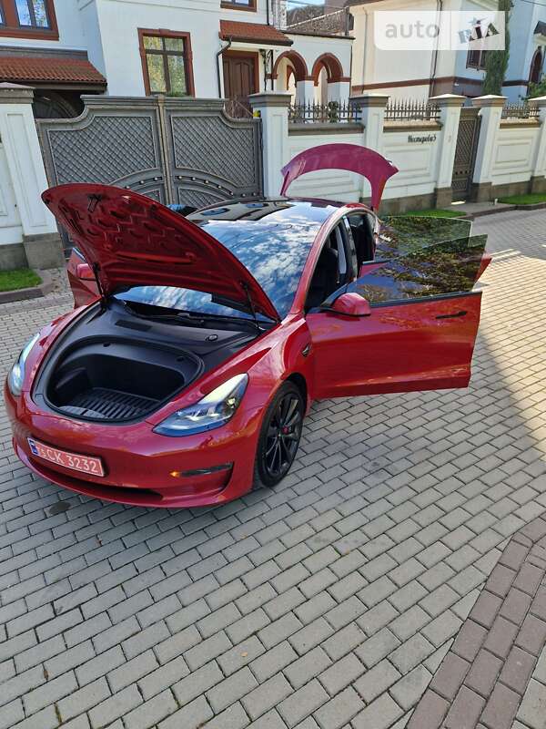 Седан Tesla Model 3 2021 в Рівному