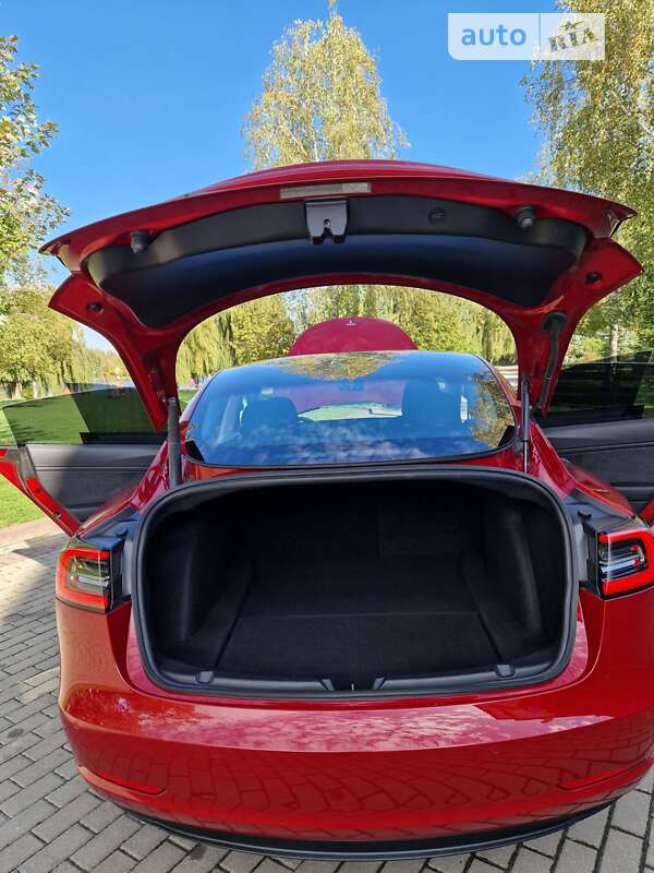 Седан Tesla Model 3 2021 в Рівному