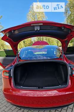 Седан Tesla Model 3 2021 в 