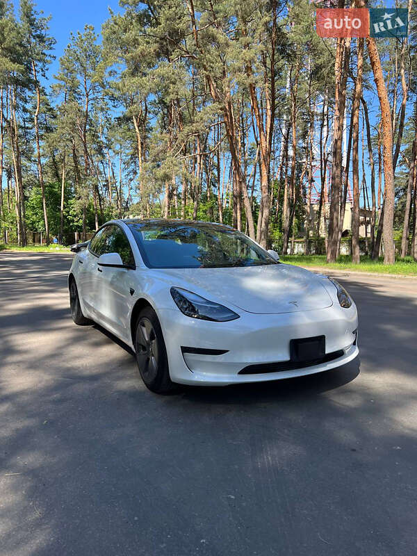 Седан Tesla Model 3 2021 в Черкасах