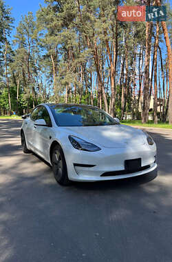 Седан Tesla Model 3 2021 в 