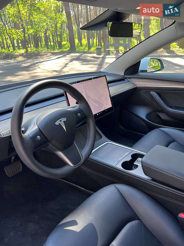 Седан Tesla Model 3 2021 в Черкасах