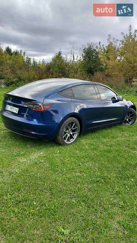 Седан Tesla Model 3 2022 в Самборі