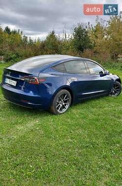 Седан Tesla Model 3 2022 в 