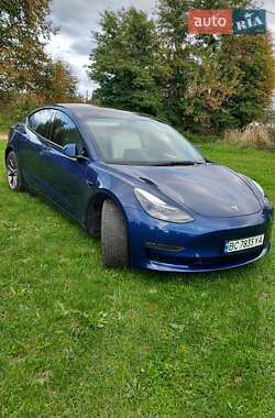 Седан Tesla Model 3 2022 в 