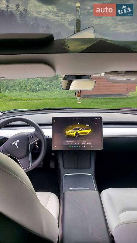 Седан Tesla Model 3 2022 в Самборі