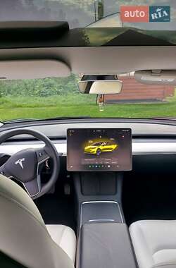 Седан Tesla Model 3 2022 в 