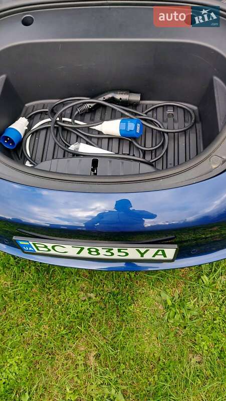 Седан Tesla Model 3 2022 в Самборі