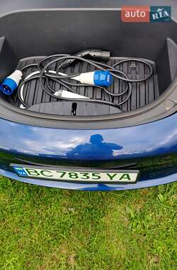 Седан Tesla Model 3 2022 в 