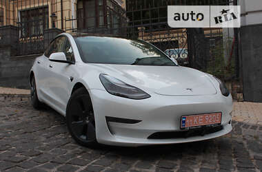 Седан Tesla Model 3 2022 в Киеве