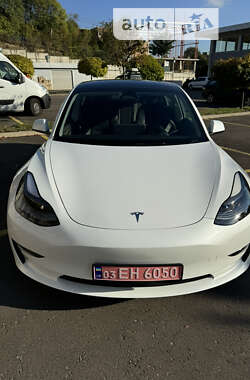Седан Tesla Model 3 2022 в 