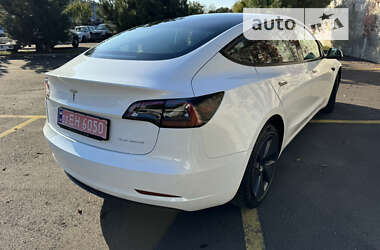 Седан Tesla Model 3 2022 в 