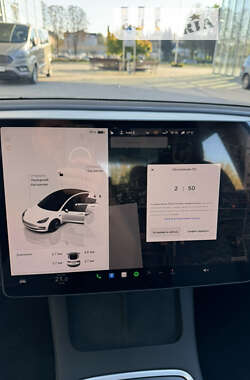 Седан Tesla Model 3 2022 в 