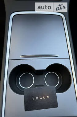 Седан Tesla Model 3 2022 в 