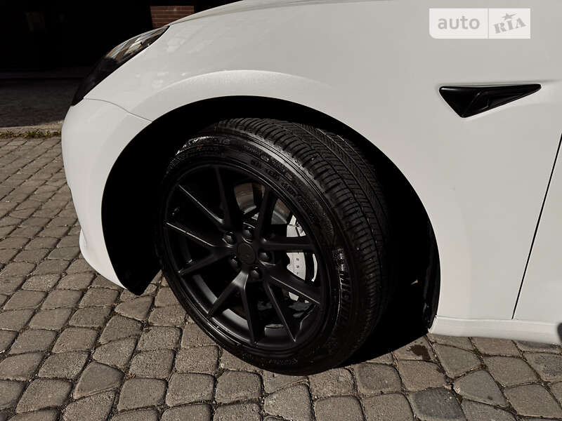 Седан Tesla Model 3 2022 в Ивано-Франковске