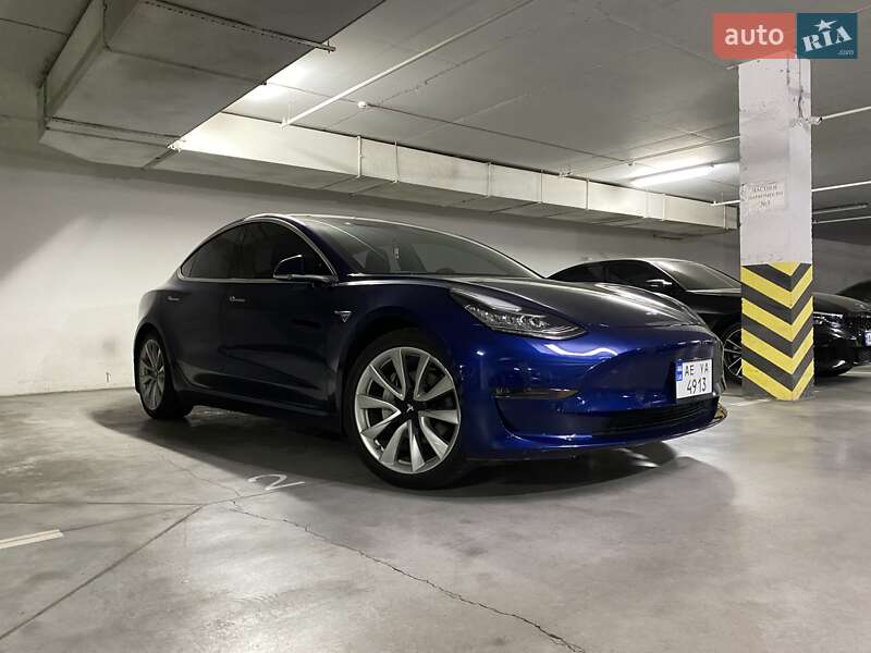 Седан Tesla Model 3 2018 в Дніпрі