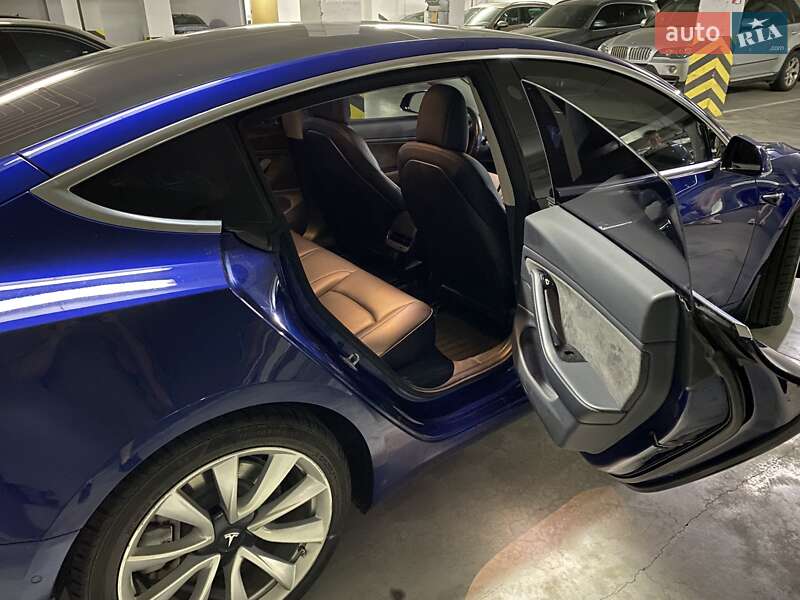 Седан Tesla Model 3 2018 в Дніпрі