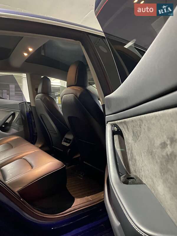 Седан Tesla Model 3 2018 в Дніпрі