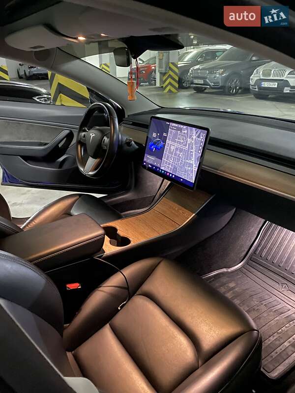 Седан Tesla Model 3 2018 в Дніпрі