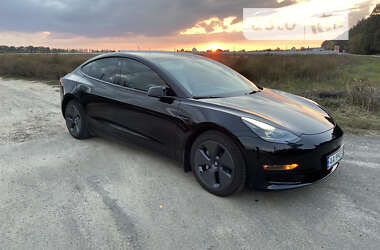 Седан Tesla Model 3 2022 в Киеве