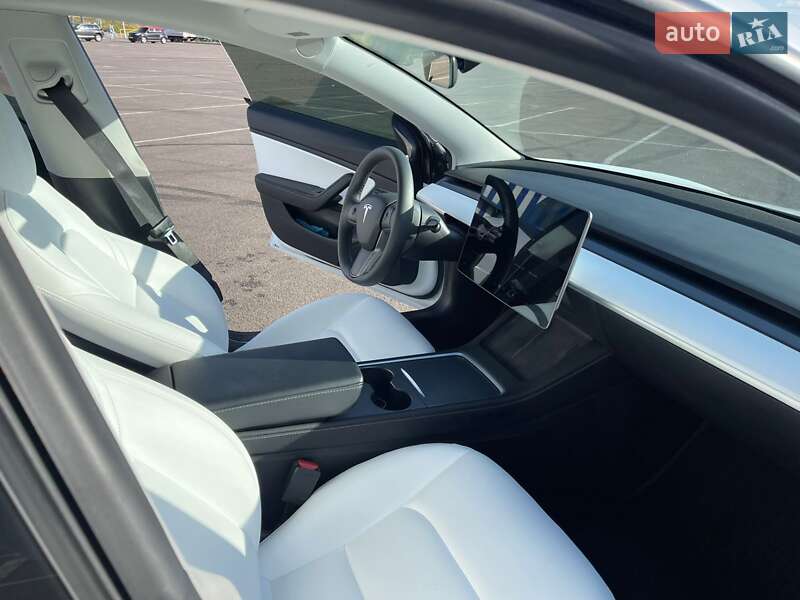 Седан Tesla Model 3 2021 в Рівному