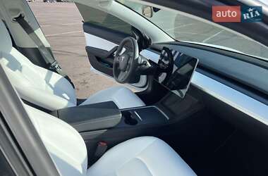 Седан Tesla Model 3 2021 в 